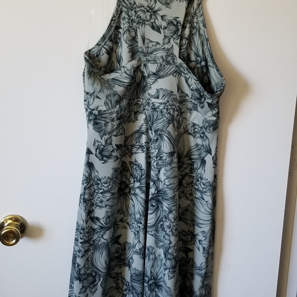 Dress - Picture 3 of 4
